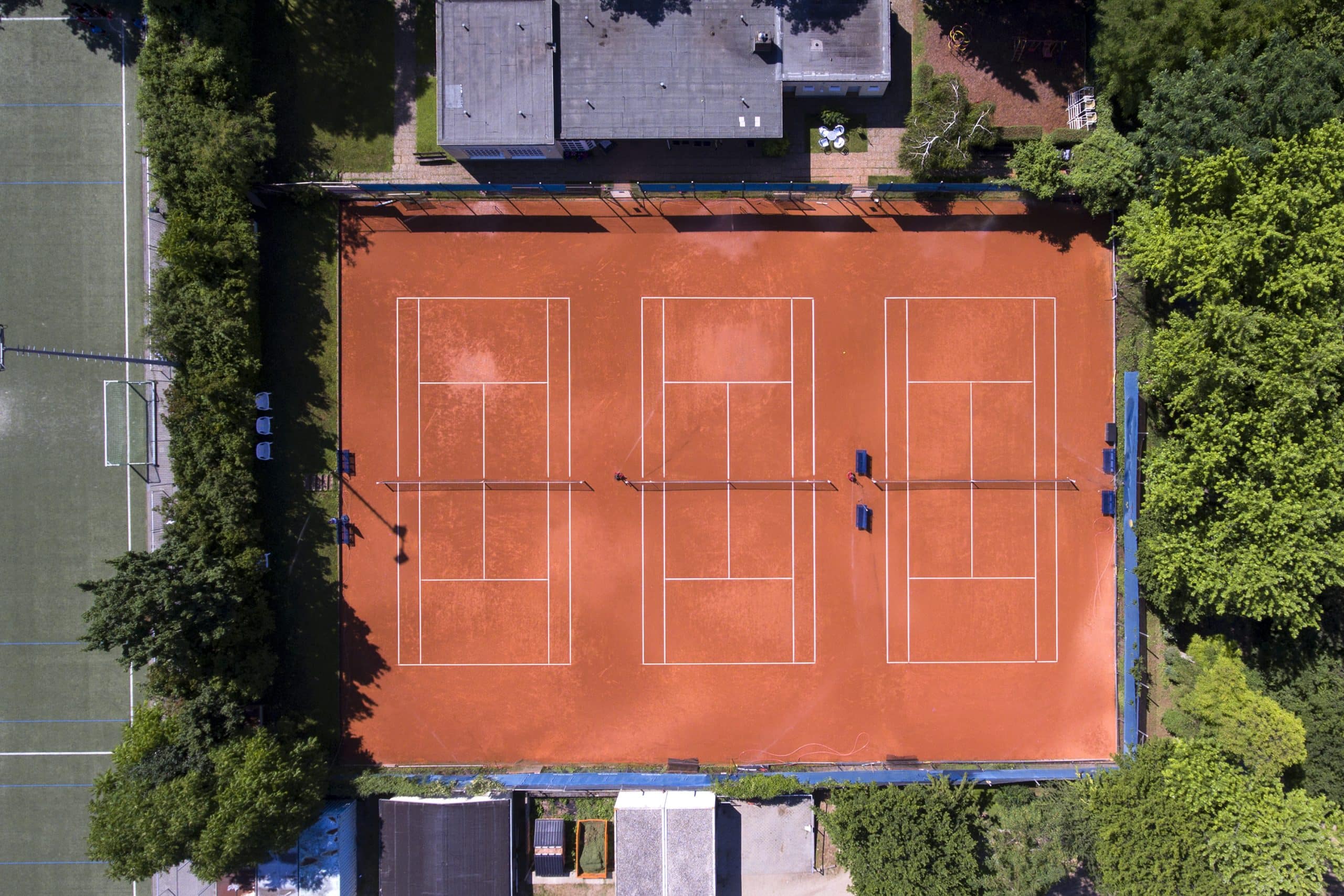Tennisbaan van bovenaf