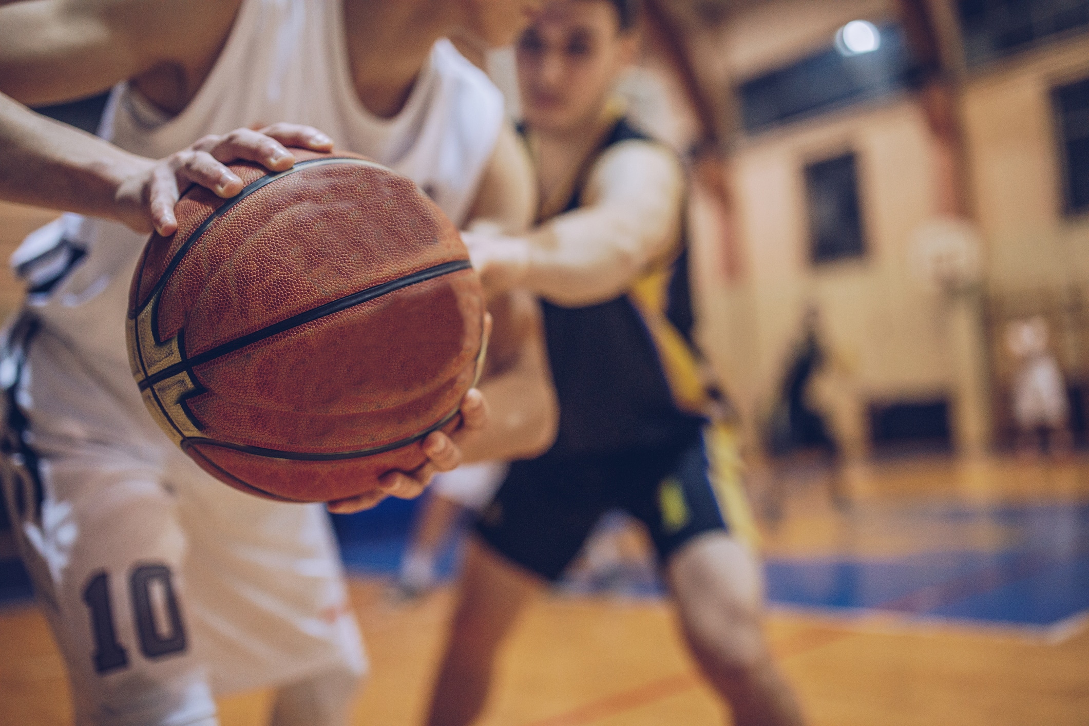 Basketballer in actie - close-up